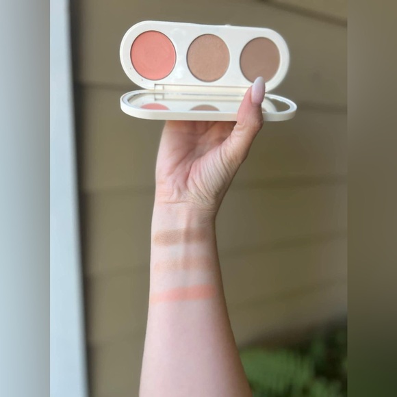 Farmasi Other - FARMASI PEACH BITE PALETTE BRONZER, HIGHLIGHTER AND BLUSH